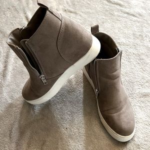 Heeled wedge sneakers